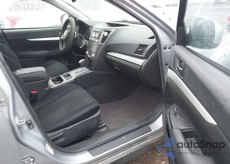 2013 Subaru Outback 2.5I Premium z USA, uszkodzony, nr VIN 4S4BRCGC4D3281879